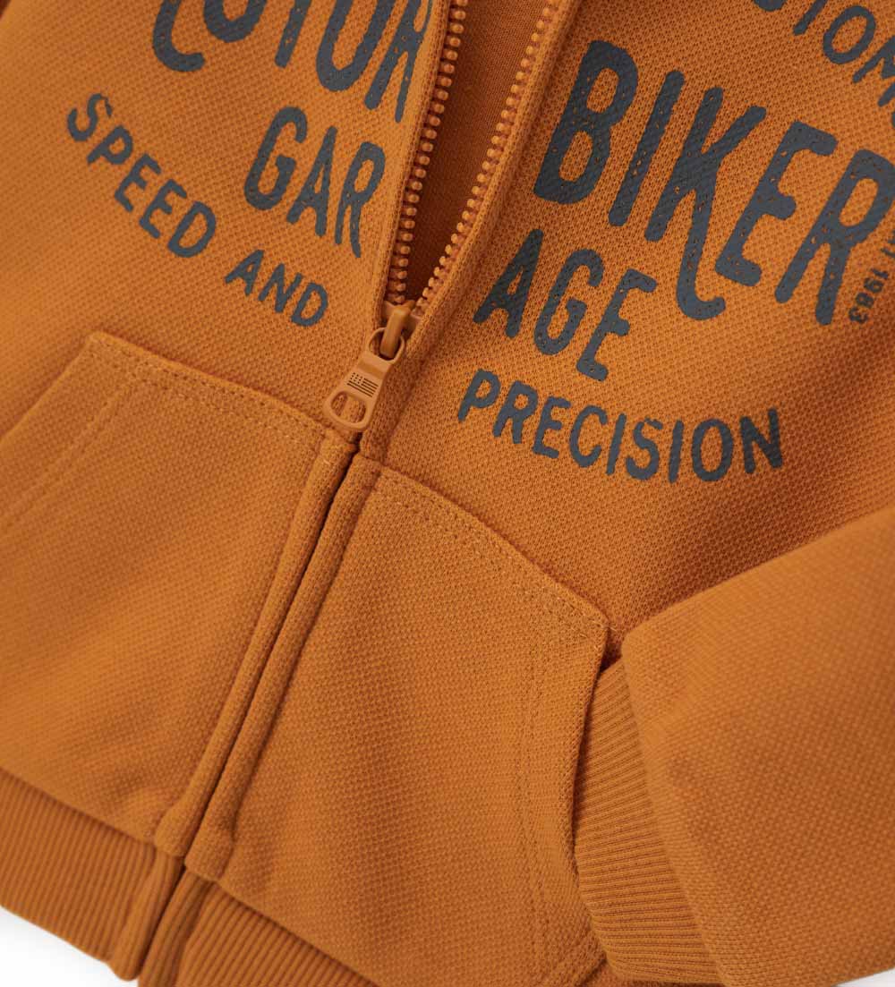 #COLOR_BROWN